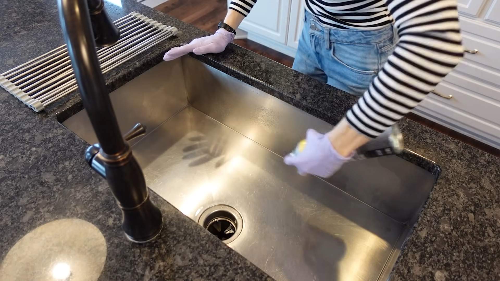Sparkling stainless steel sink