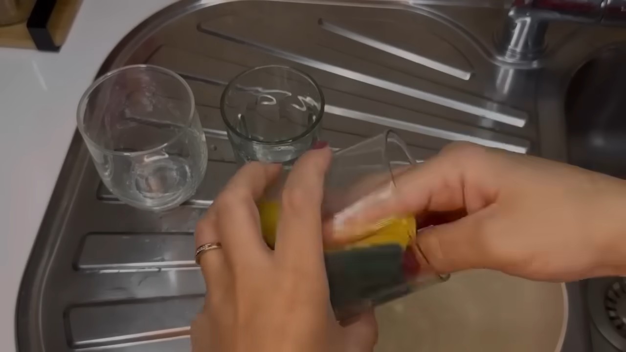 Vinegar and salt cleaning